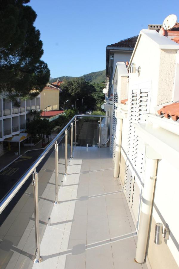 Appartement Penthouse By The Sea à Tivat Extérieur photo