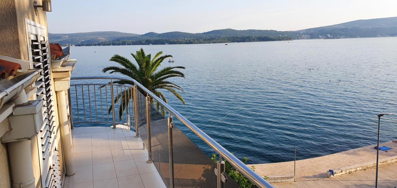 Appartement Penthouse By The Sea à Tivat Extérieur photo