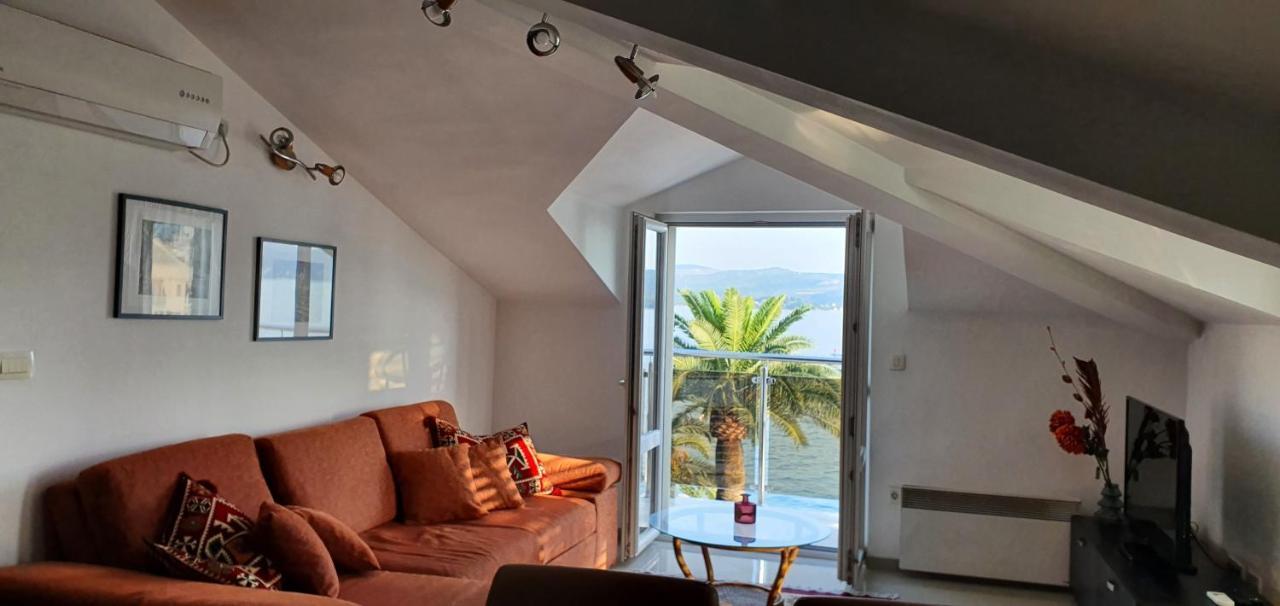 Appartement Penthouse By The Sea à Tivat Extérieur photo